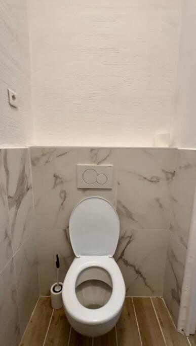 Charmant 3 Pieces Idealement Situe Menton Bagian luar foto
